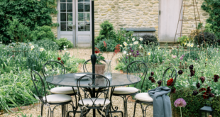 round garden table