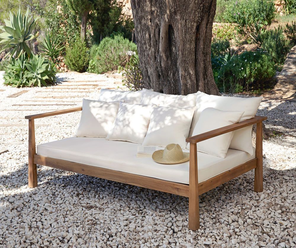 Stylish White Outdoor Furniture: An Elegant Addition to Your Outdoor Space