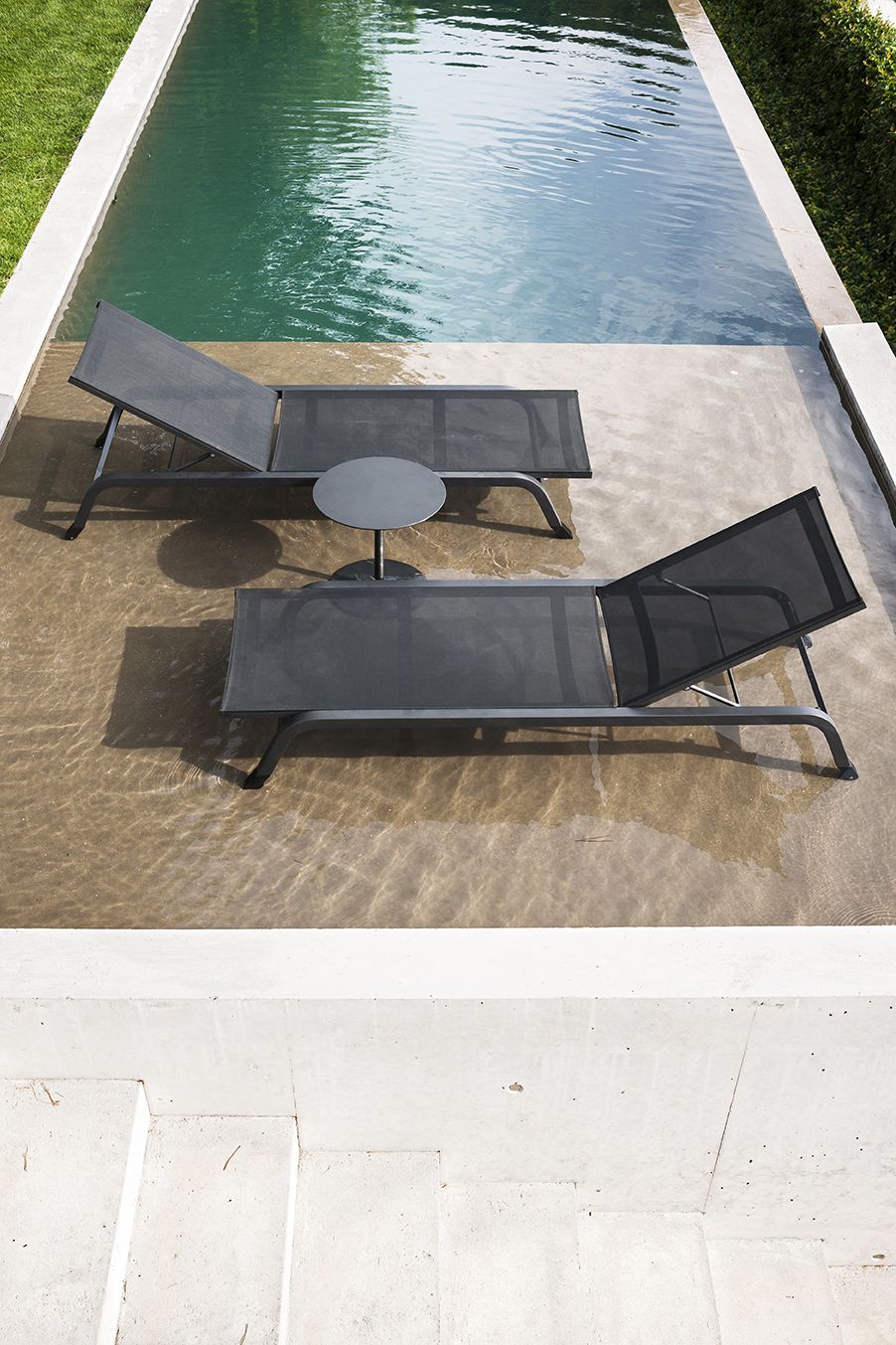 Stylish and Functional Outdoor Pool Furniture for Ultimate Relaxation