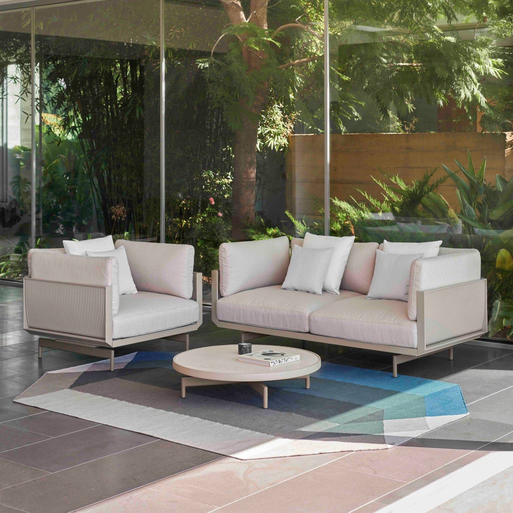 Stylish and Timeless White Outdoor Furniture for Your Space