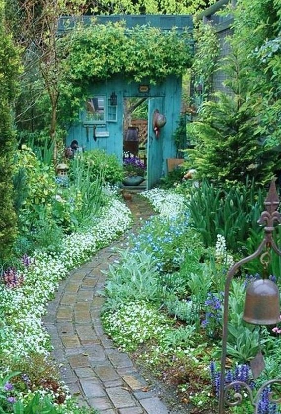 The Allure of Charming Cottage Gardens