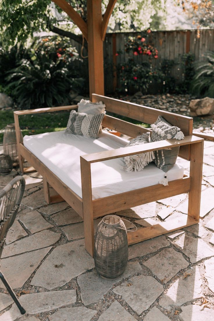 The Allure of Outdoor Daybeds: Perfectly Relaxing Spaces for Your Outdoor Oasis