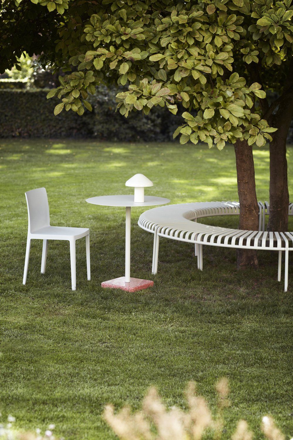 The Allure of White Outdoor Furniture: A Timeless Elegance for Your Outdoor Space