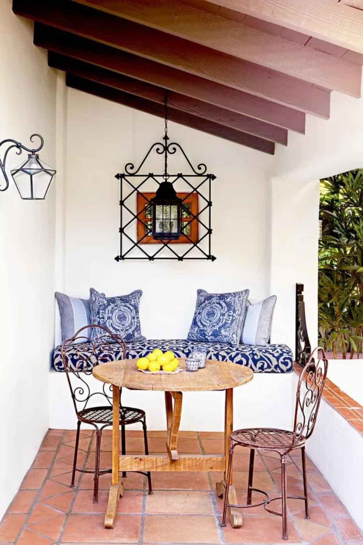 The Appeal of Outdoor Bistro Sets: Enhance Your Patio with Style