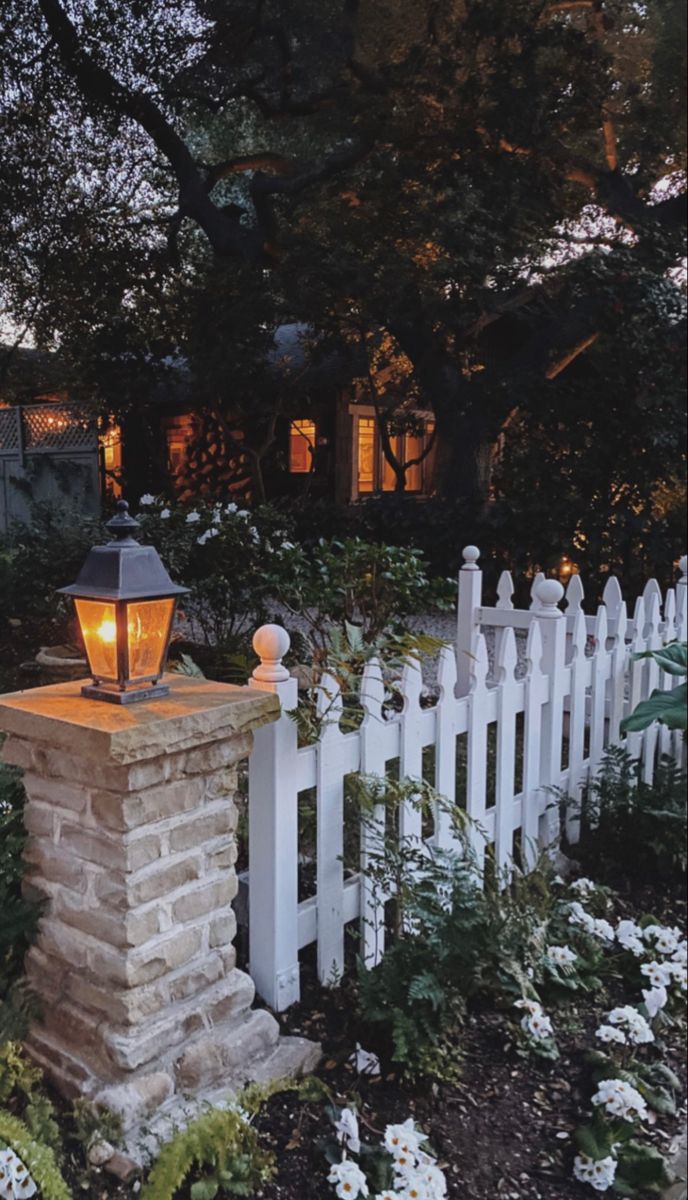 The Beauty and Benefits of Front Yard Fences