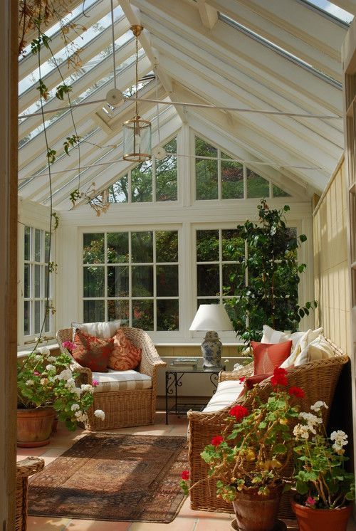 The Beauty and Comfort of Sun Rooms: A Bright Spaces for All Seasons