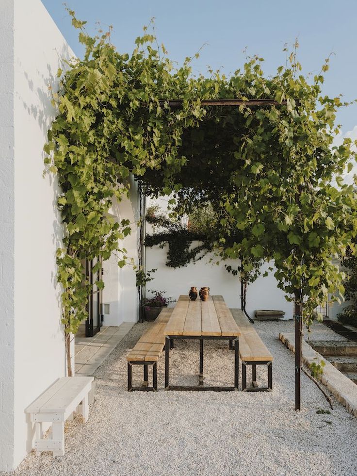 The Beauty of Al Fresco Dining: An Array of Outdoor Dining Sets Await