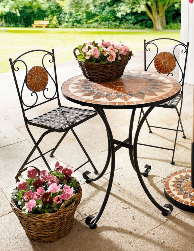 The Beauty of Circular Garden Tables