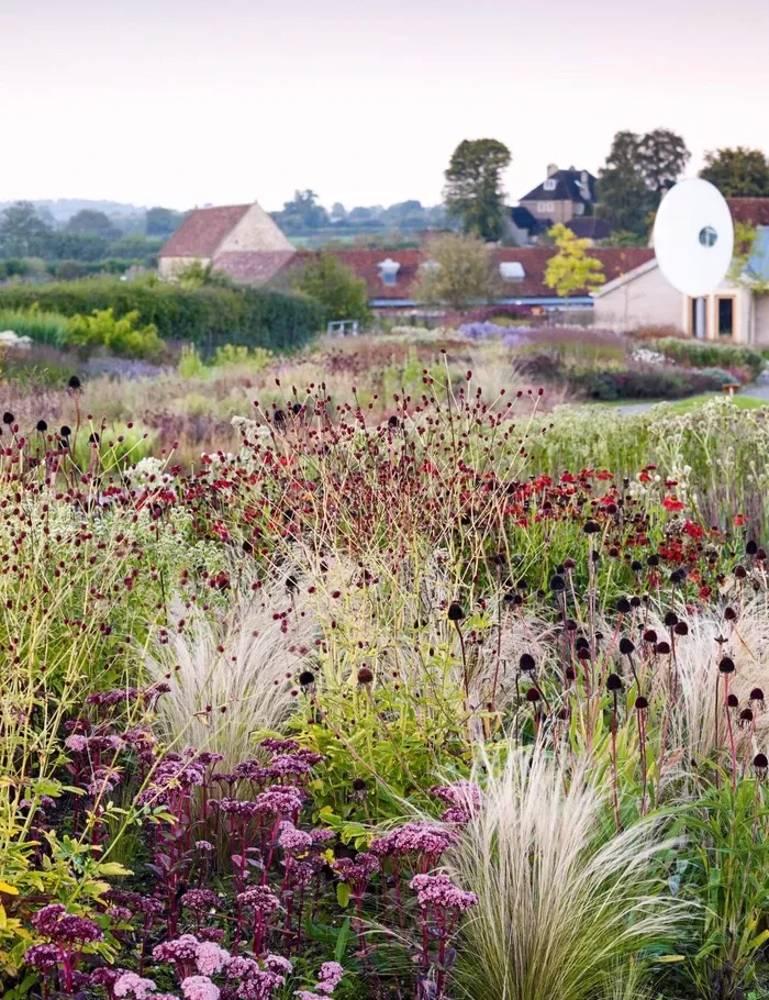 The Beauty of Garden Landscaping: Enhancing Outdoor Spaces with Nature’s Touch