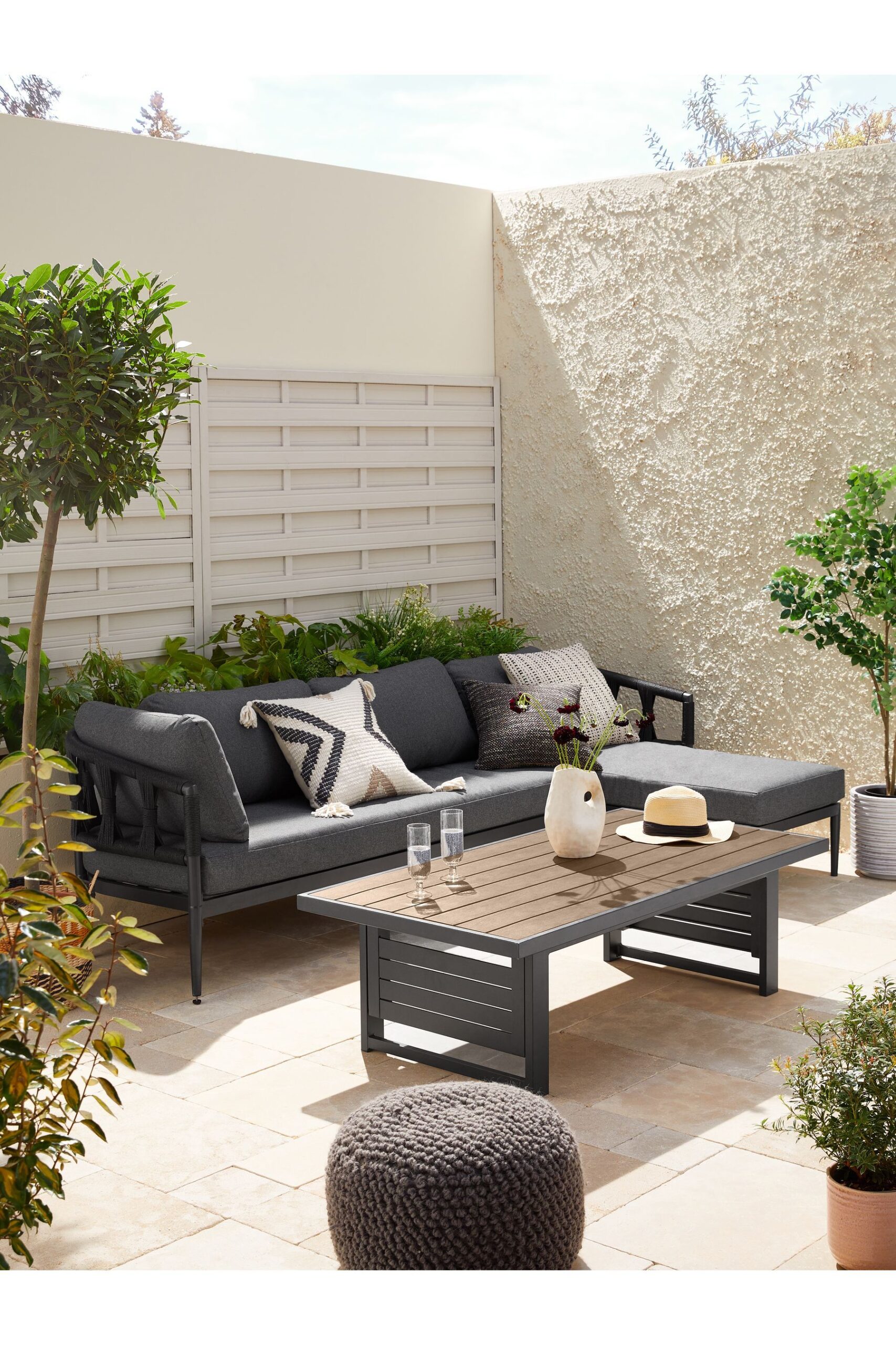 The Beauty of Garden Sofas: Enhancing Your Outdoor Space