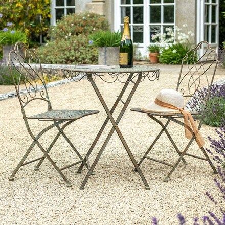 The Beauty of Outdoor Bistro Sets: A Charming Addition to Your Patio