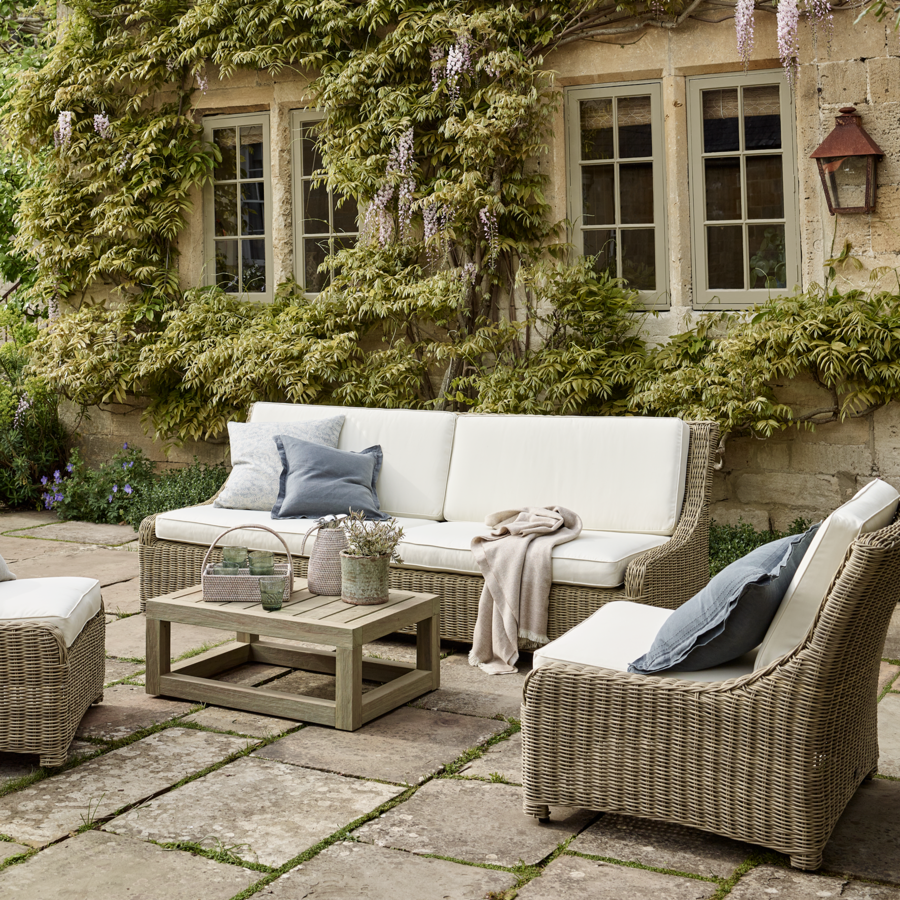 The Beauty of Rattan Garden Sofas: A Timeless Addition to Your Outdoor Space