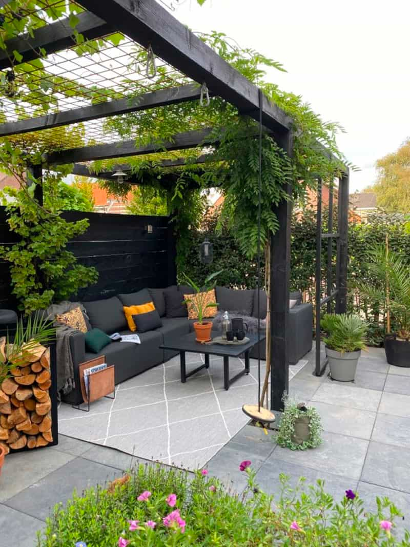 The Beauty of Tailored Backyard Spaces: Customizing Your Outdoor Oasis