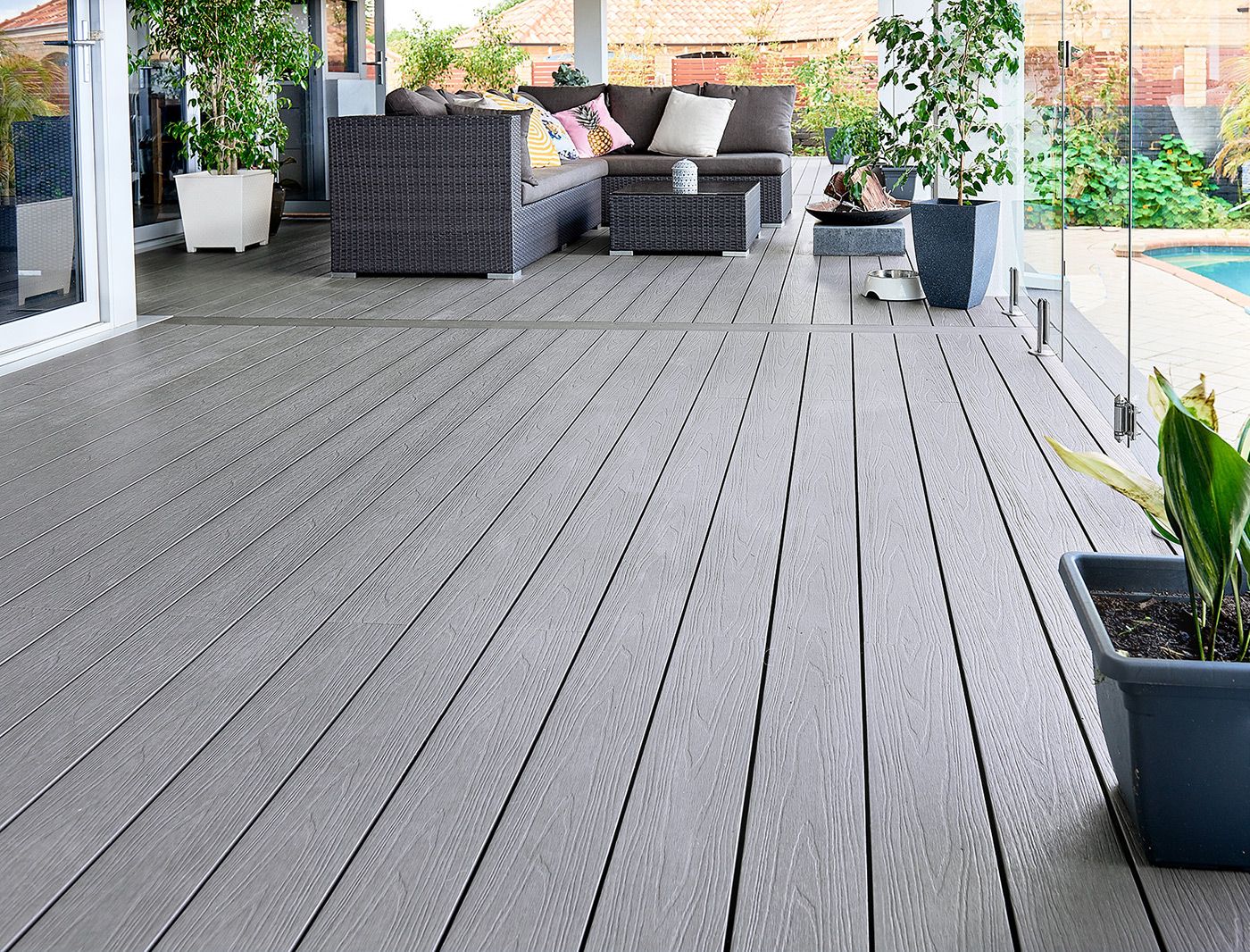 The Benefits of Plastic Decking for Your Outdoor Space