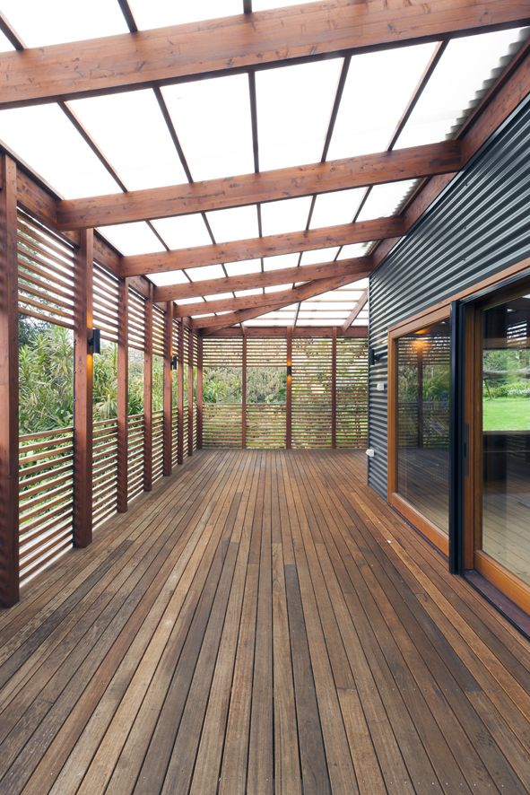 The Benefits of a screened in Deck for Your Outdoor Living Space