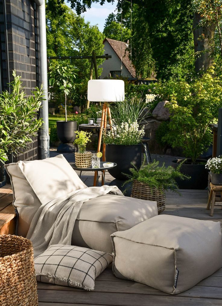 The Best Outdoor Lounge Options for Relaxing in Style