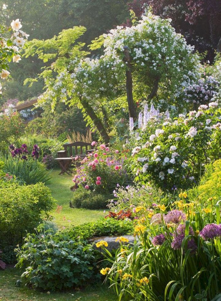 The Charm of Cottage Gardens: A Delightful Haven for Nature Lovers