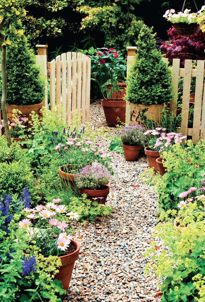 The Charm of Cottage Gardens: A Lush Haven of Color and Beauty