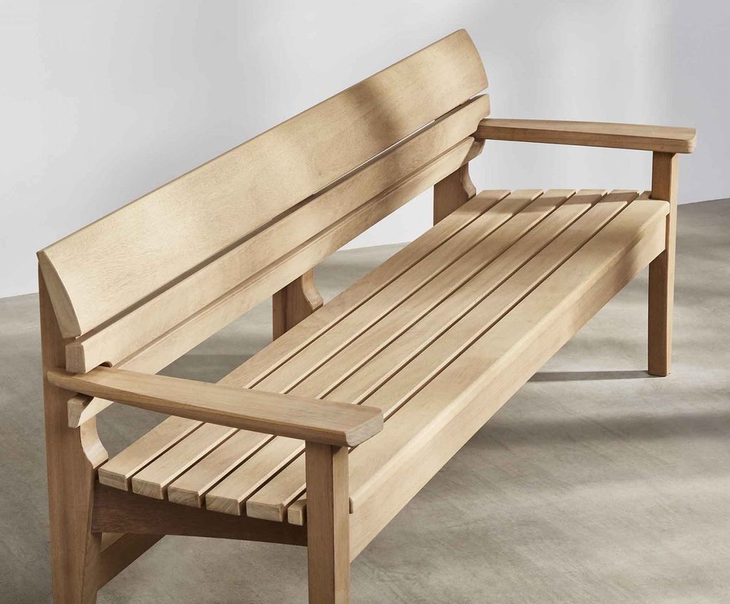 The Charm of Wooden Garden Benches: Timeless Seating for Your Outdoor Space