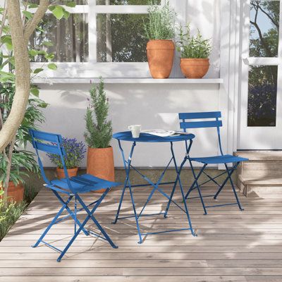 The Charm of a Cozy Patio Bistro Set