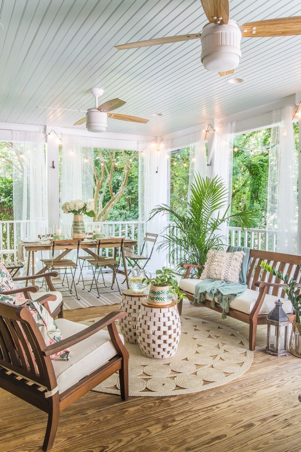 The Charm of a Cozy Screened-In Porch