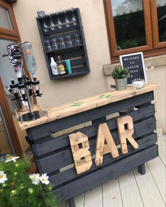 The Charm of a Garden Bar: A Relaxing Oasis for Refreshing Drinks