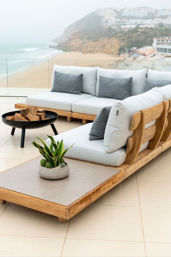 The Comfort and Style of an Outdoor Sectional Sofa