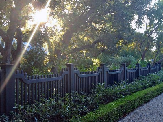 The Importance of a Well-Designed Front Yard Fence