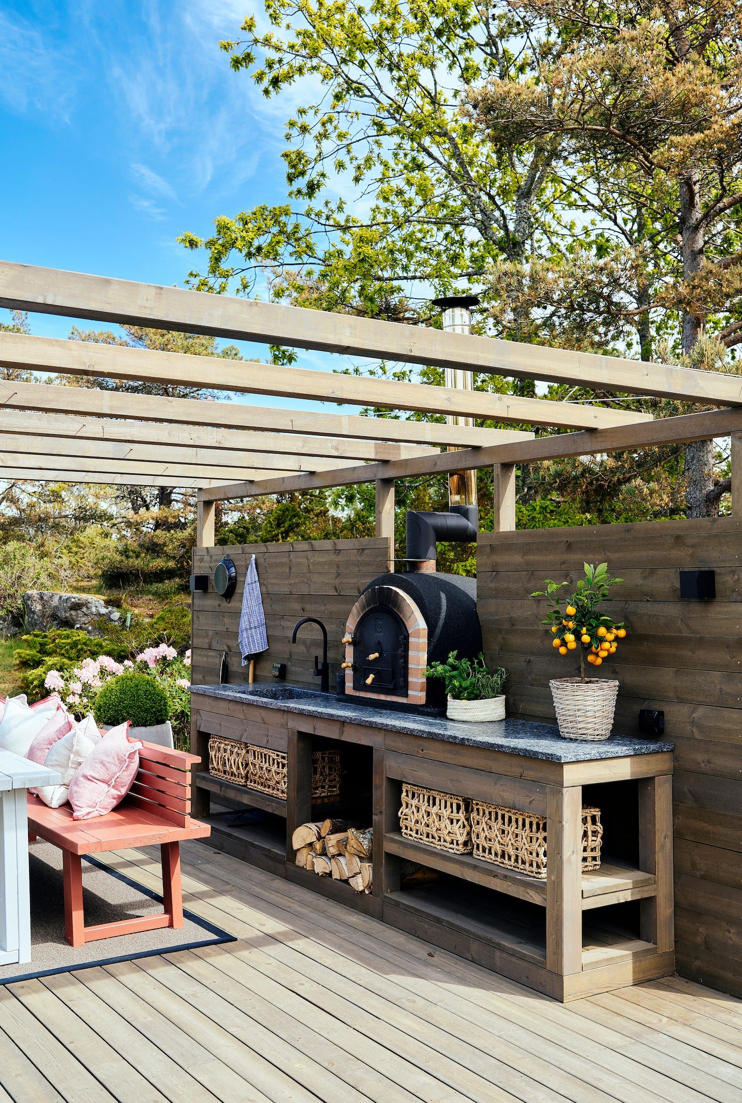 The Joys of Cooking Outside: The Beauty of an Outdoor Kitchen