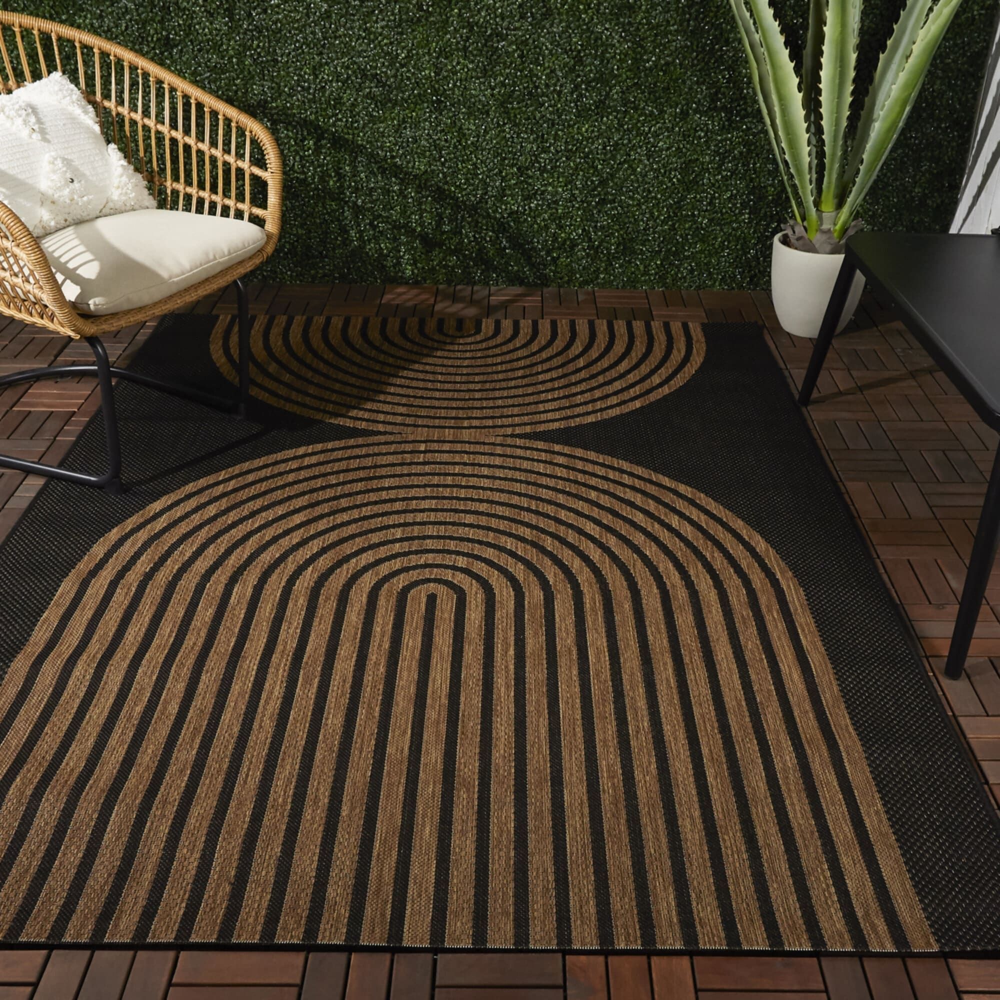 The Perfect Addition to Your Outdoor Space: The Versatile Patio Rug