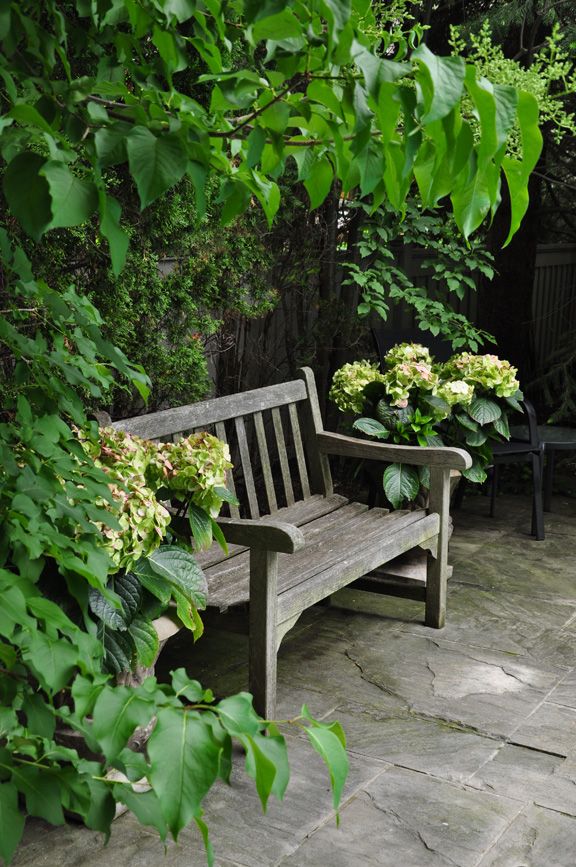 The Perfect Outdoor Spot: A Guide to Choosing the Ideal Garden Seat