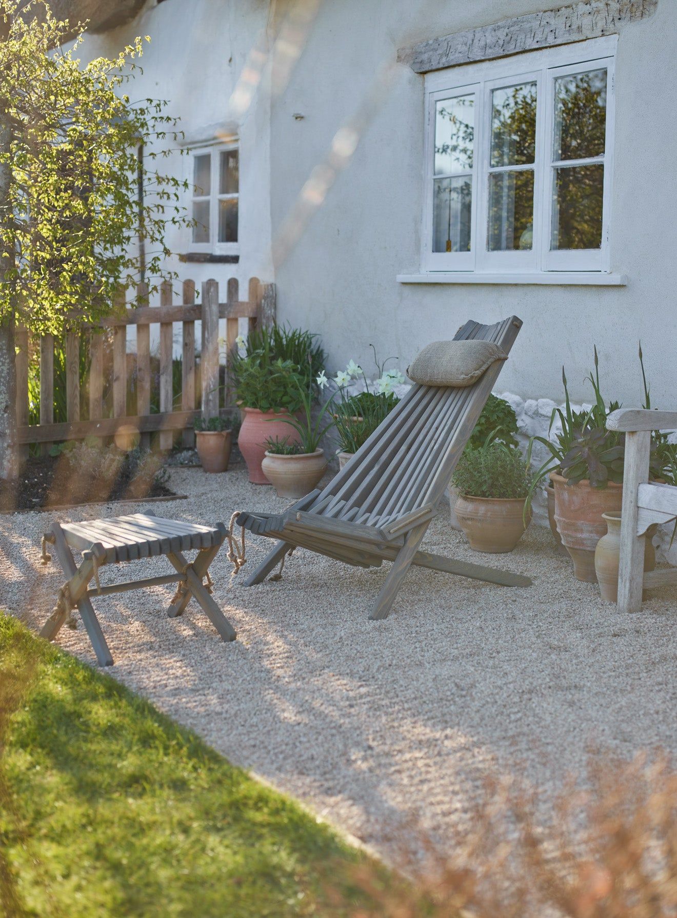 The Ultimate Comfort: Reclining Garden Chairs for Relaxing Outdoors