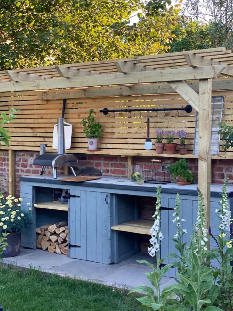 outdoor kitchen