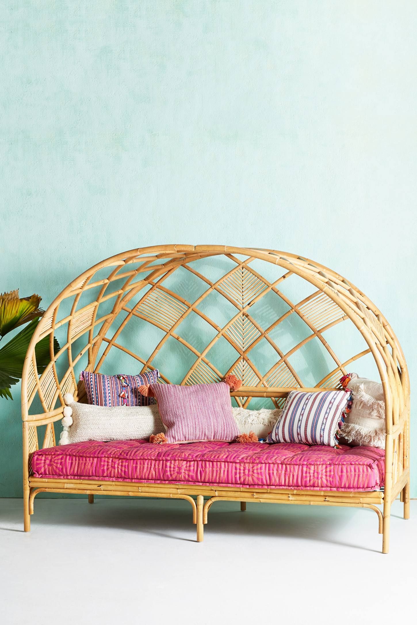 The Ultimate Guide to Outdoor Daybeds: Comfort and Style for Your Outdoor Space