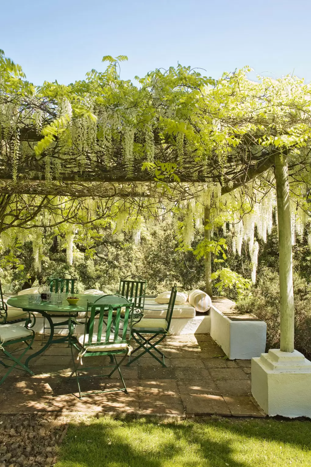 The Versatile Garden Seating Option: A Must-Have Addition to Your Outdoor Oasis