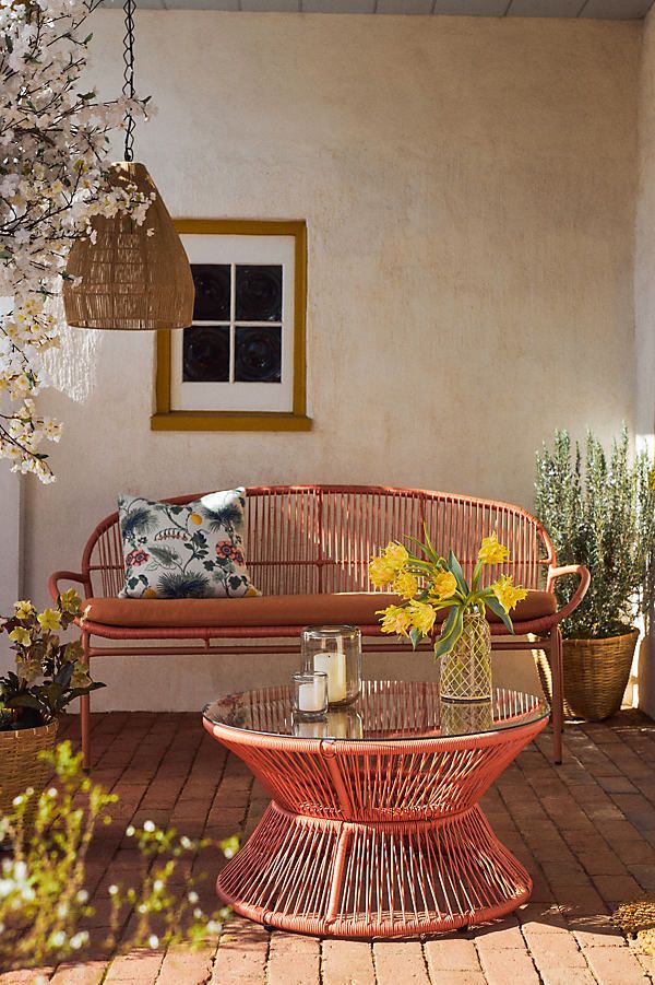 The charm of compact outdoor furniture for a cozy patio