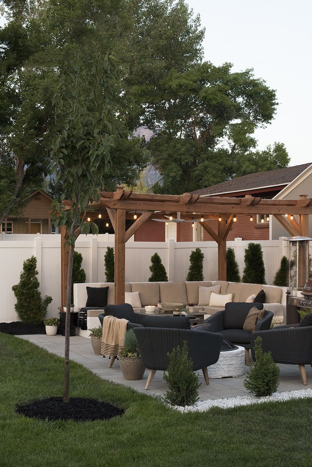 Transform Your Backyard into a Stunning Outdoor Oasis with These Creative Ideas