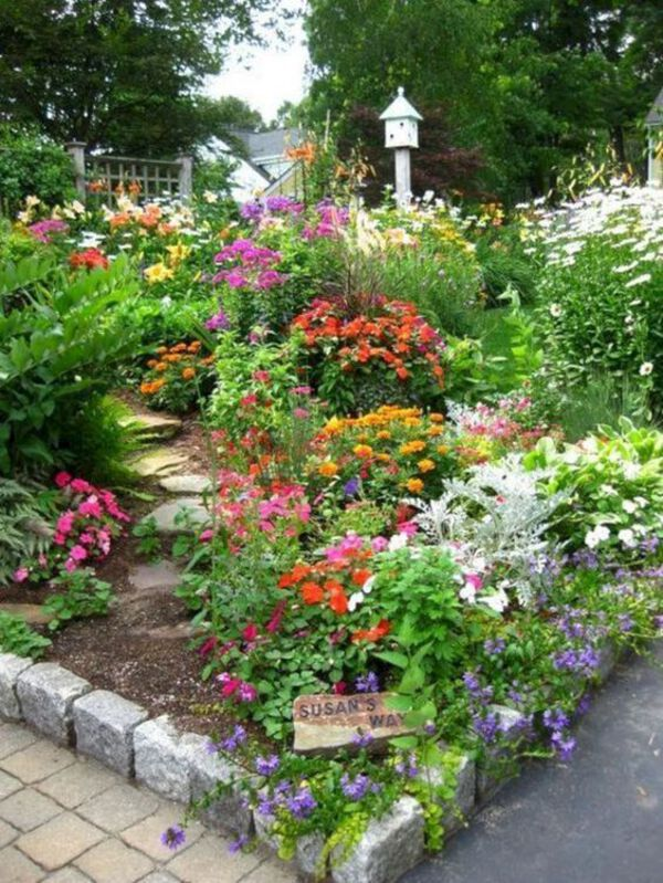 Transform Your Front Yard into a Charming Cottage Garden with These Beautiful Ideas