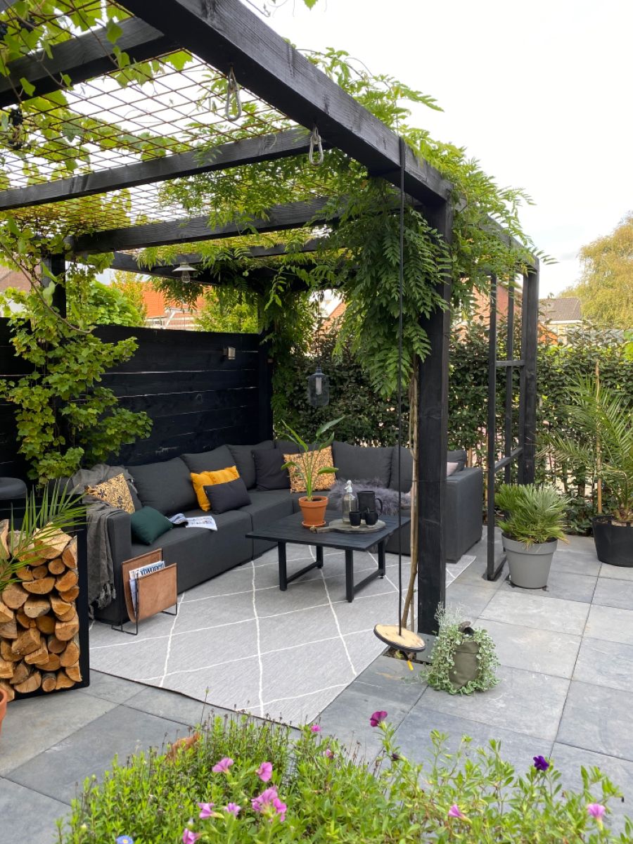 Transform Your Outdoor Oasis with a Stunning Garden Pergola