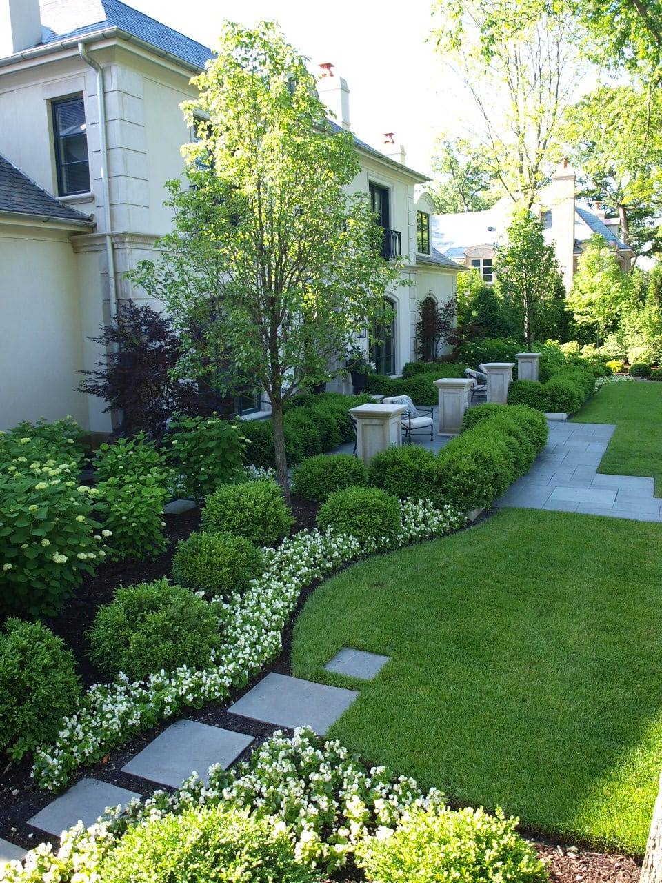 Transforming the Front of Your Home with Beautiful Landscaping