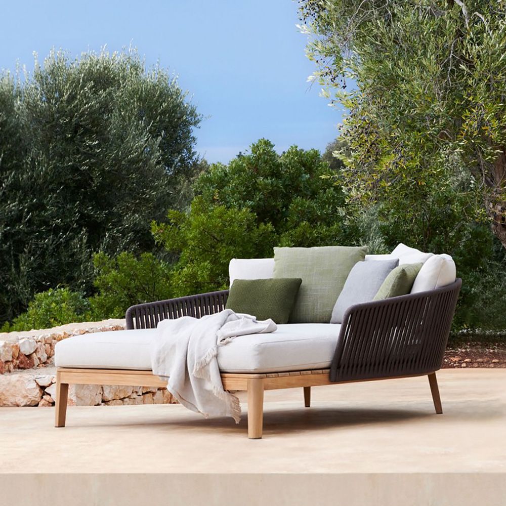 Unwind in Style: Explore the Beauty of Outdoor Daybeds