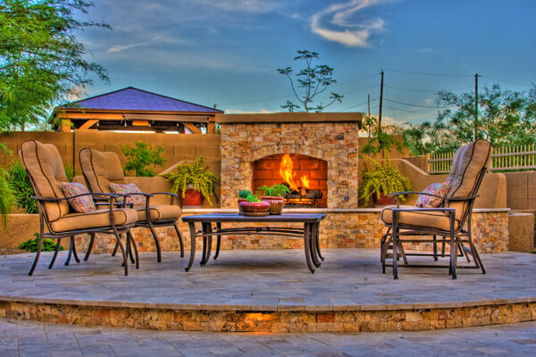 4 Outdoor Fireplace Ideas for Your Arizona Landsca