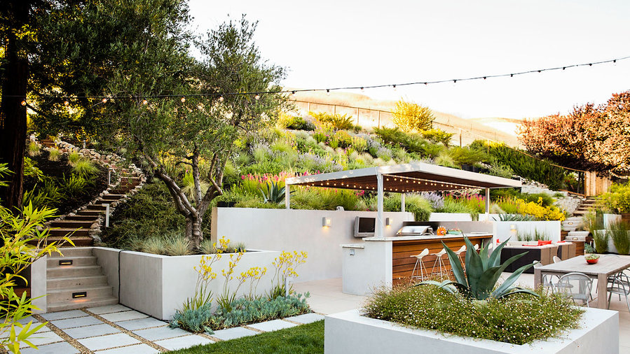 A Hillside Garden's Ingenious Desi