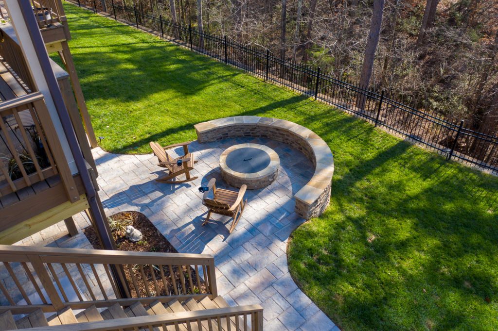 8 Backyard Fire Pit Landscaping Ideas | MetroGreensca