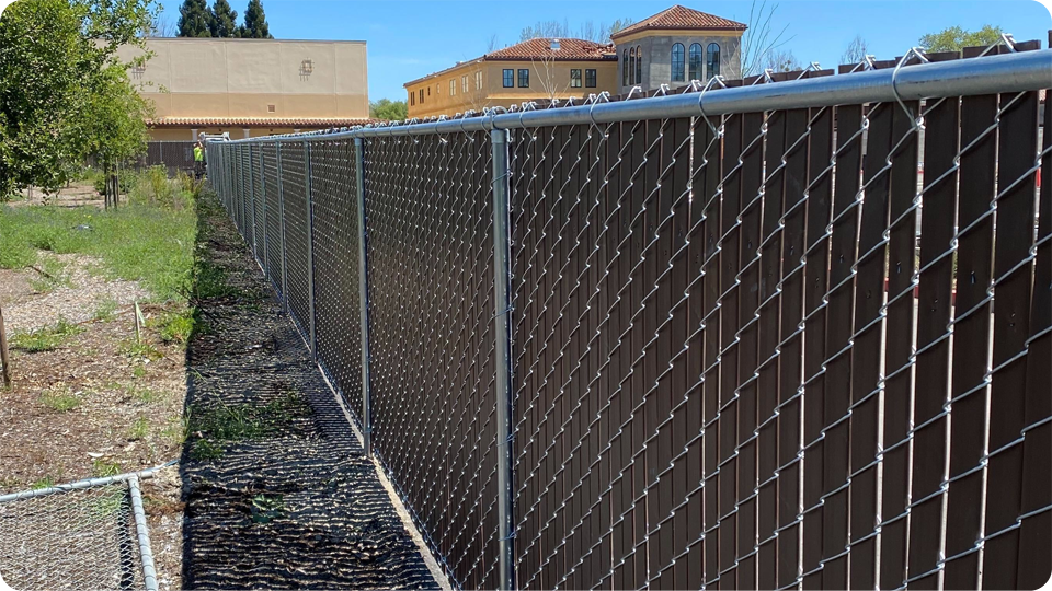 10 Awesome Chain Link Fence Ideas & Designs in 20