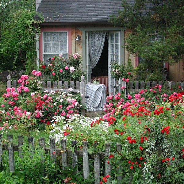 Charming Landscape Designs for Your  Cottage