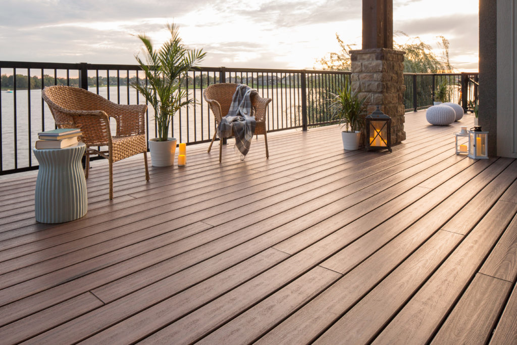 Popular Composite Decking Colors for a Variety of Settings .