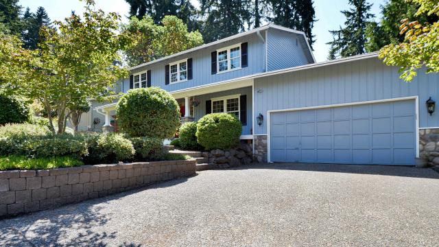 Budget driveway ideas: 10 affordable landscaping loo