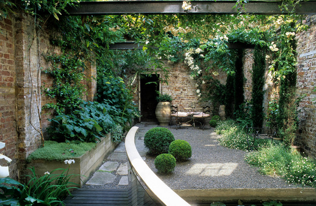 Peek Inside 12 Romantic Courtyards and Walled Garde