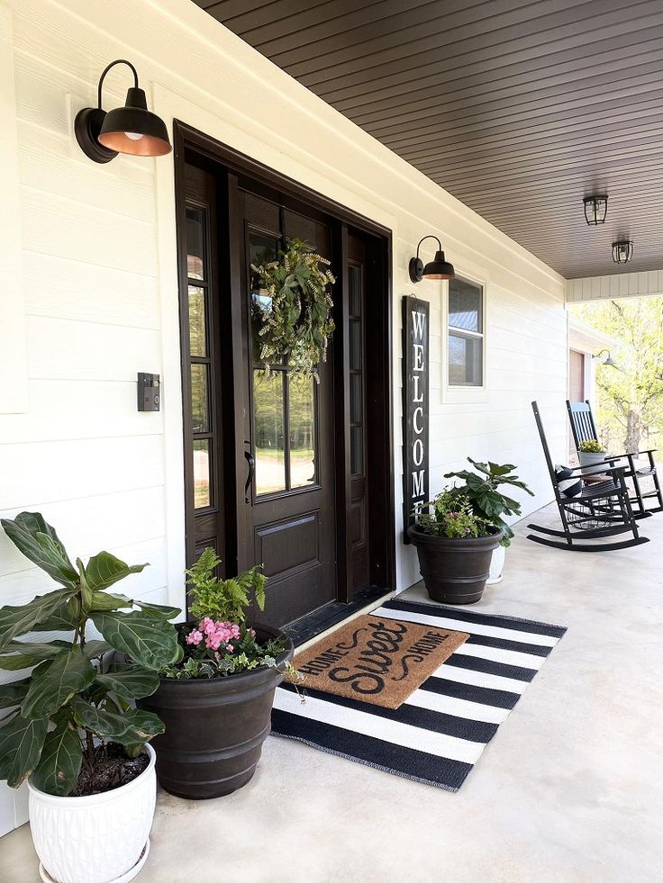 Charming Farmhouse Front Porch Ide